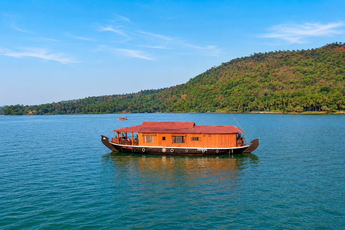 Houseboat Stay in Tarkarli
